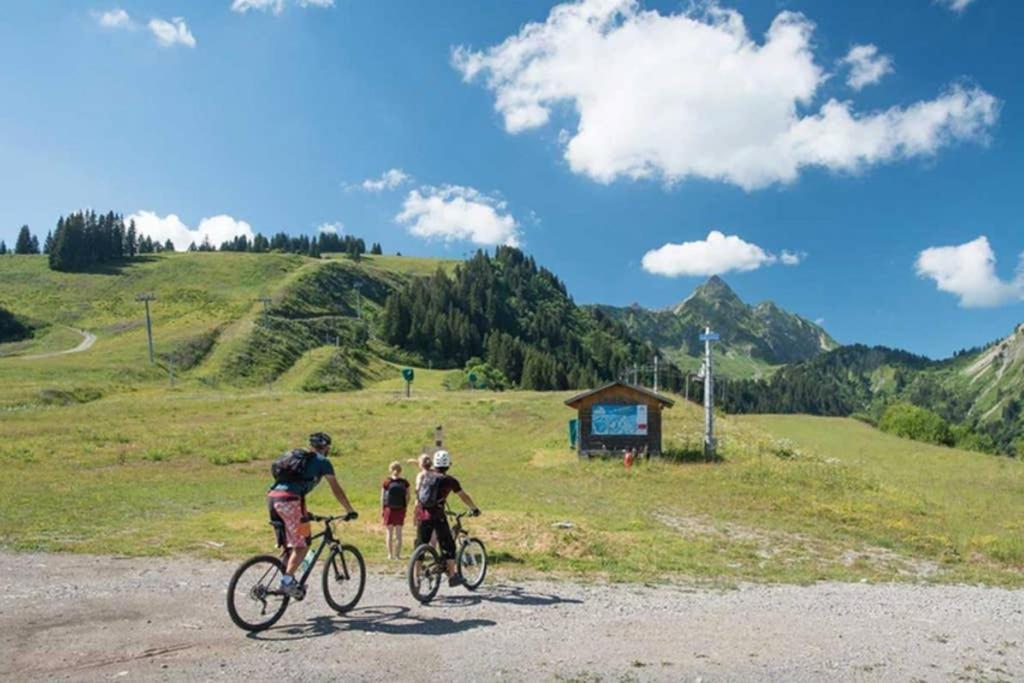 L'Enchalpe, Grand et lumineux studio avec coin montagne 4-6 pers, 60m des pistes, PISCINE COUVERTE, grand balcon expo EST, DRAPS NON COMPRIS Saint-Jean-dʼAulps Extérieur photo