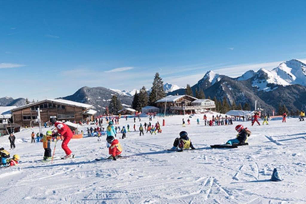 L'Enchalpe, Grand et lumineux studio avec coin montagne 4-6 pers, 60m des pistes, PISCINE COUVERTE, grand balcon expo EST, DRAPS NON COMPRIS Saint-Jean-dʼAulps Extérieur photo